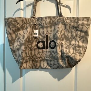 ALO Yoga tote. NWT